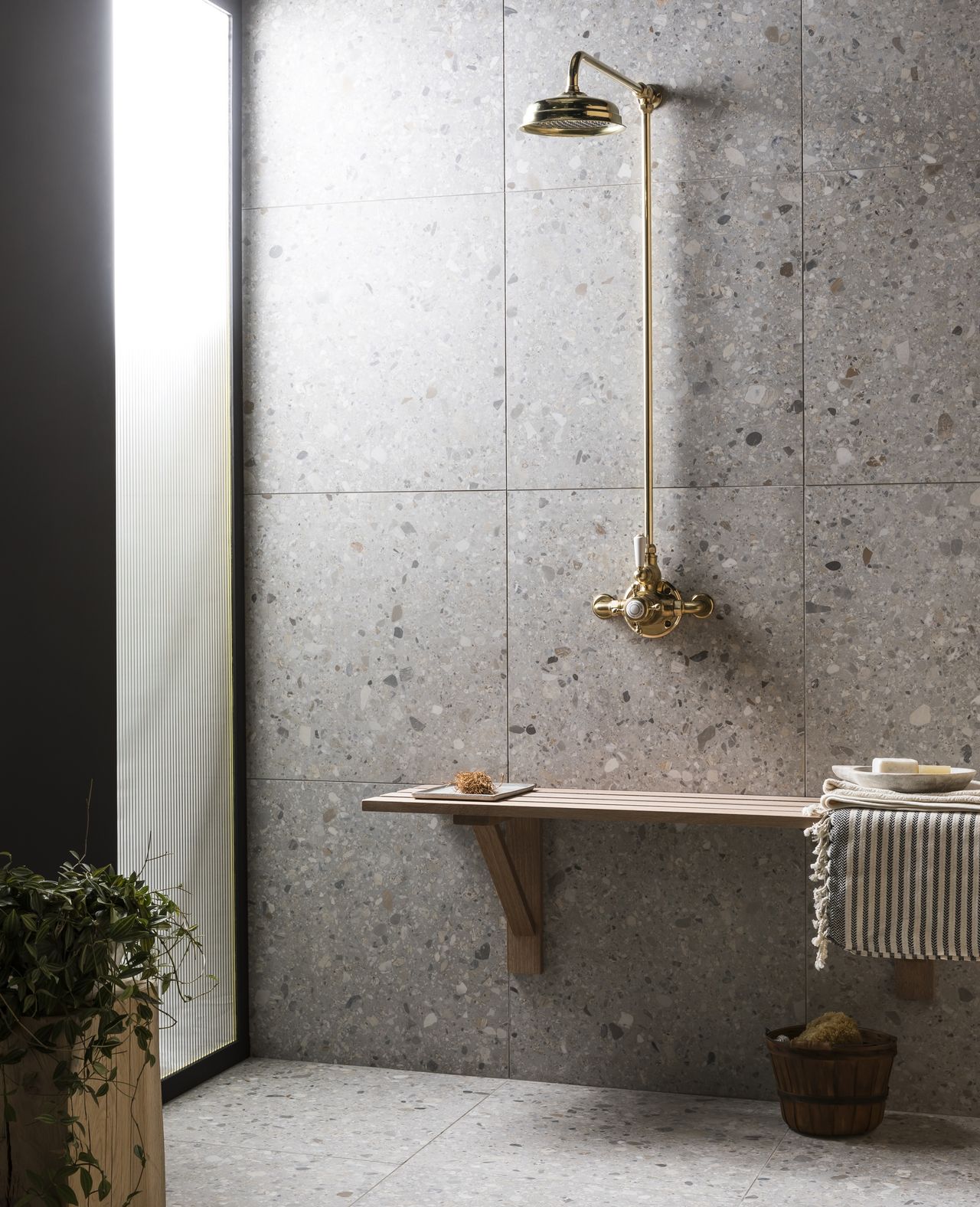 Shower storage ideas: practical and pretty product displays Shower storage ideas: practical and pretty product displays