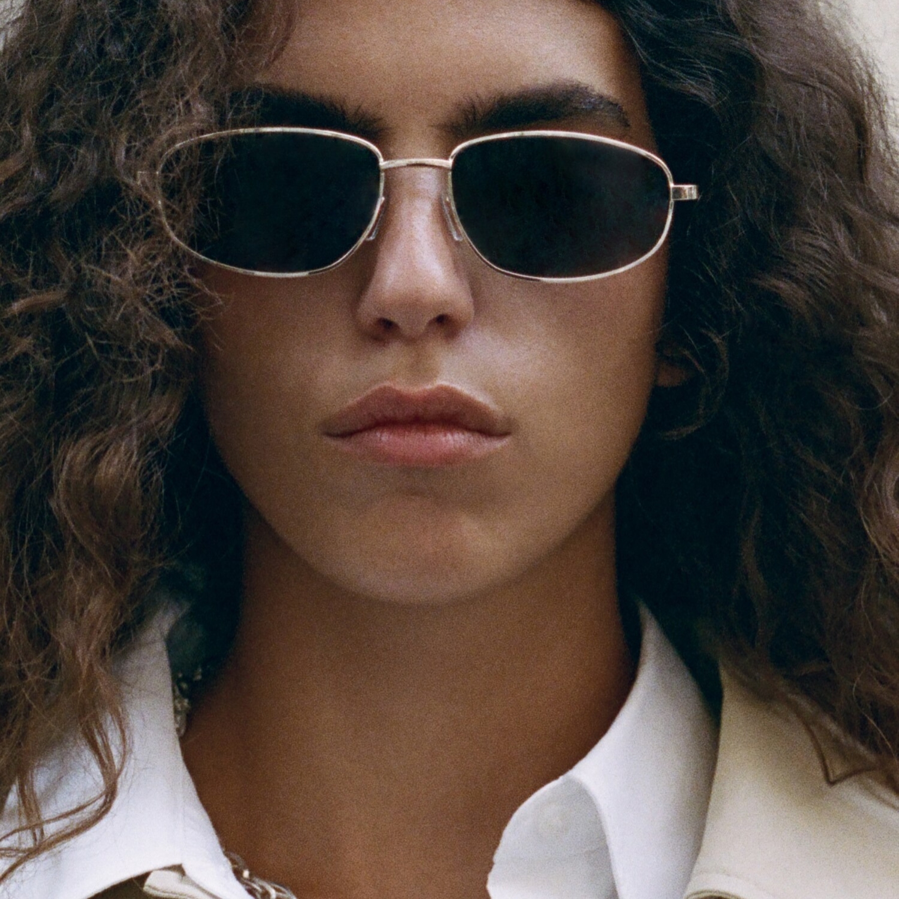 Model wearing sunglasses from MANGO. 
