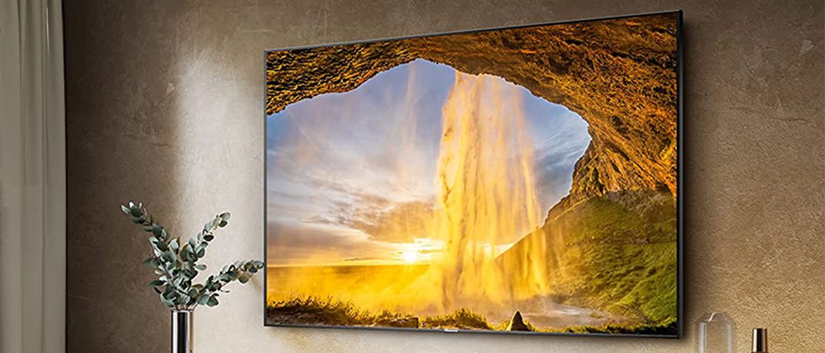 Hisense U7H QLED TV on wall