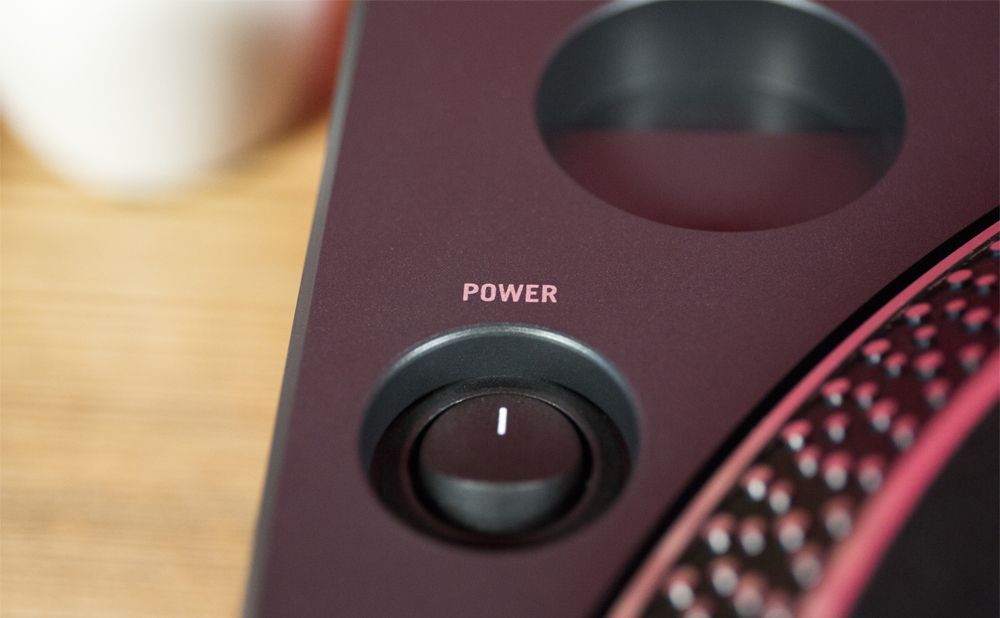 The power switch is located on the TT250USB&rsquo;s top panel.