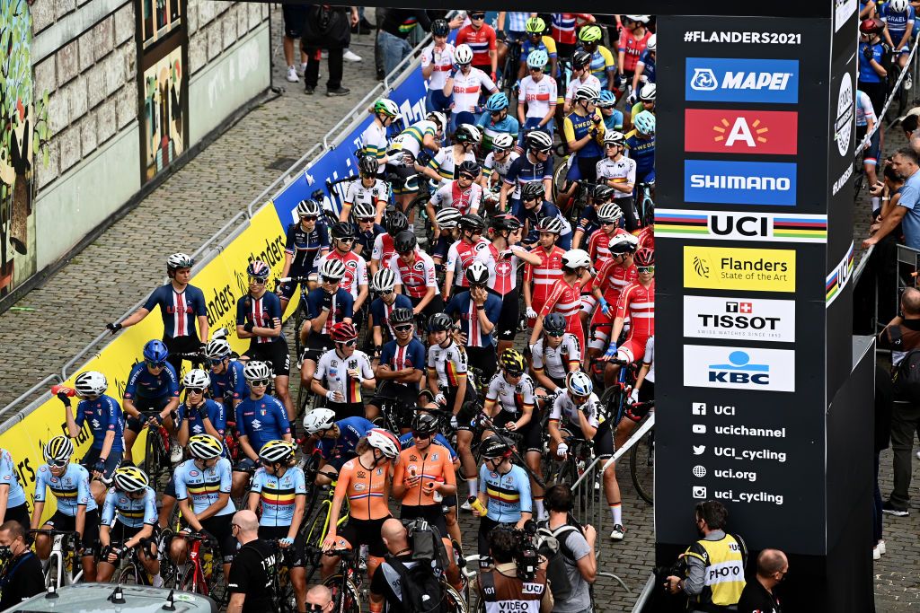 The elite women&#039;s peloton lines up by nation at the start of the UCI Road World Championships 2021