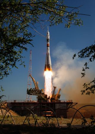 Soyuz TMA-04M Launches Expedition 31 Crewmembers
