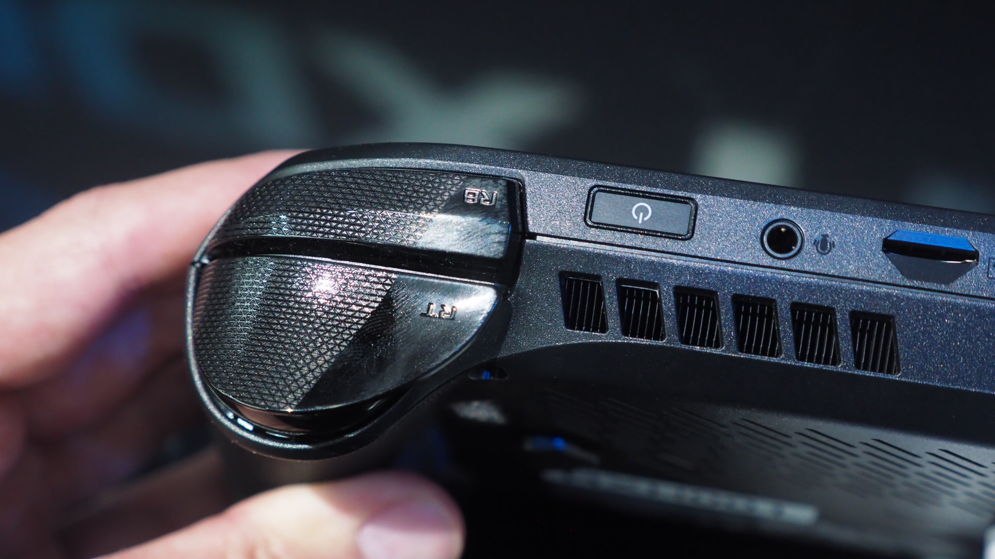Asus ROG Xbox Ally X at Gamescom 2025