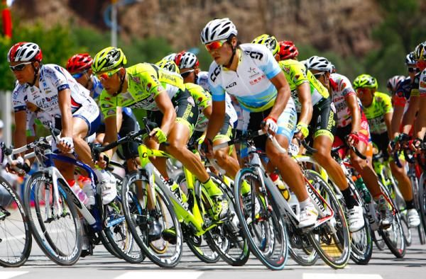 The riders taking a last corner at last lap
