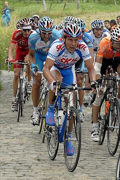 Riders at the back of the peloton are hurting on the Kwaremont.