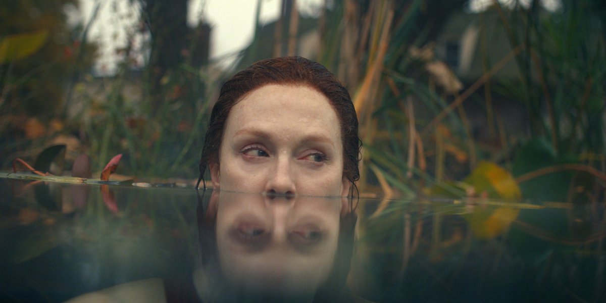 Lisey's Story Lisey in the pool Julianne Moore