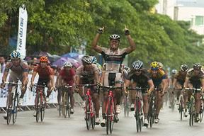 Anuar Manan (Terengganu Cycling Team) takes out stage five in Chengmai.
