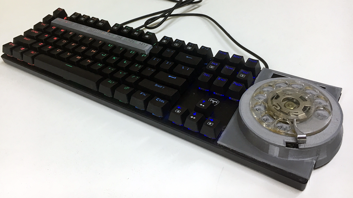 Modded Keyboard Flaunts Vintage Rotary Phone Dial
