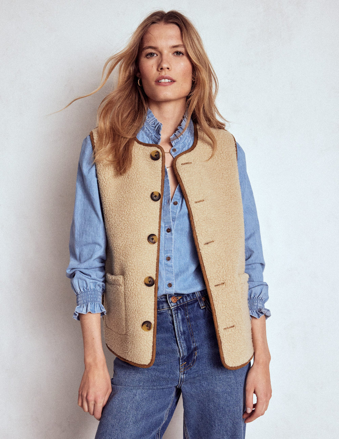 Boden, Clerkenwell Reversible Gilet-Hazelnut Brown, Natural