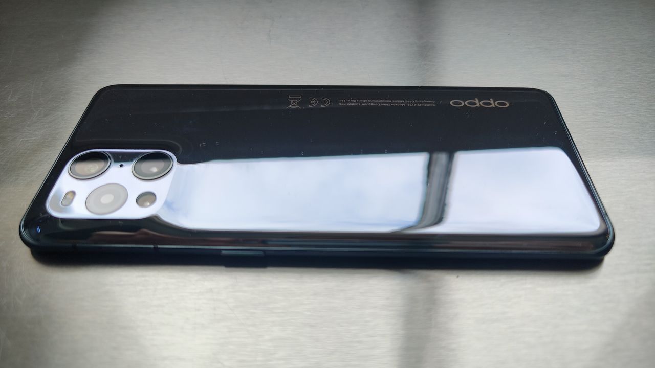 Oppo Find X3 Pro rear side view