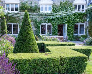 parterre by the terrace of a house in a design by Jo Thompson