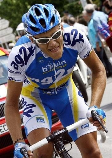 Sylvain Calzati (AG2R) en route to victory