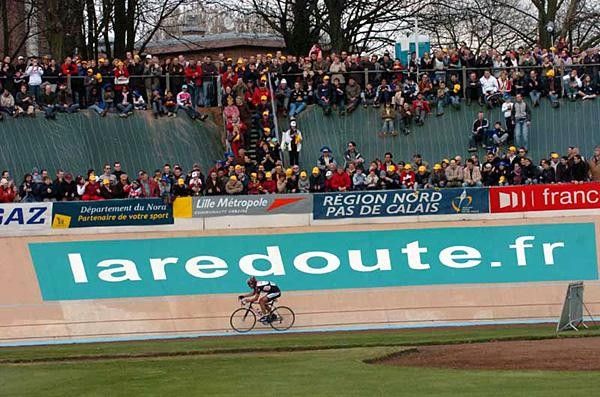 Fabian Cancellara (CSC) rides his final lap to victory