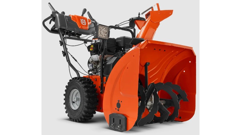 Husqvarna ST224 snow blower