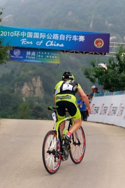 Dirk M&uuml;ller (Team Nutrixxion Sparkasse) makes his way to the finish line.