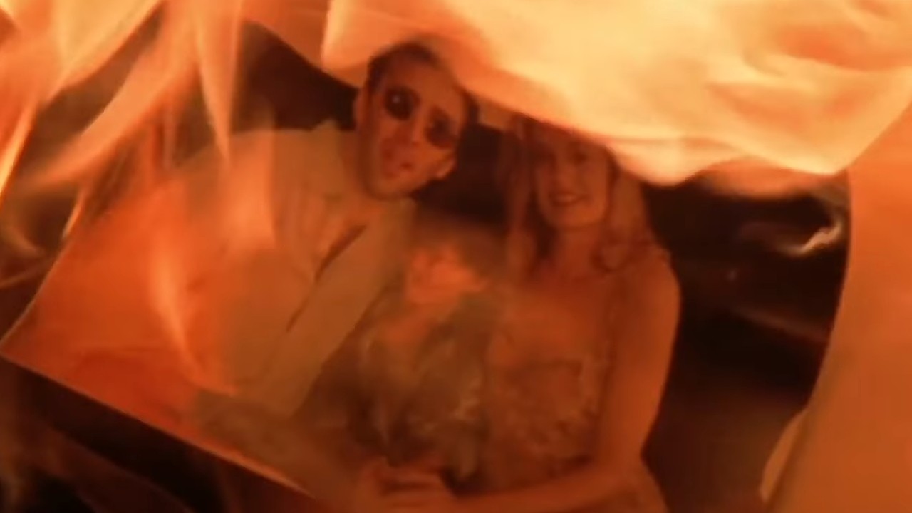 Nicolas Cage burning in a picture inn Leaving Las Vegas