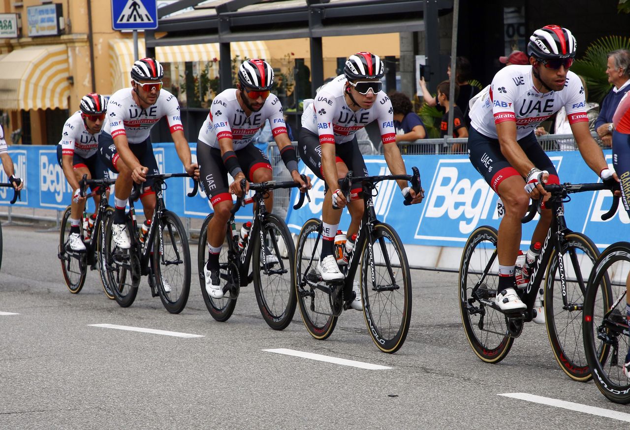 UAE Team Emirates work in the peloton