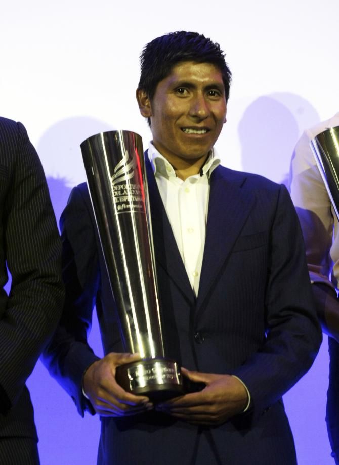 Nairo Quintana with his award