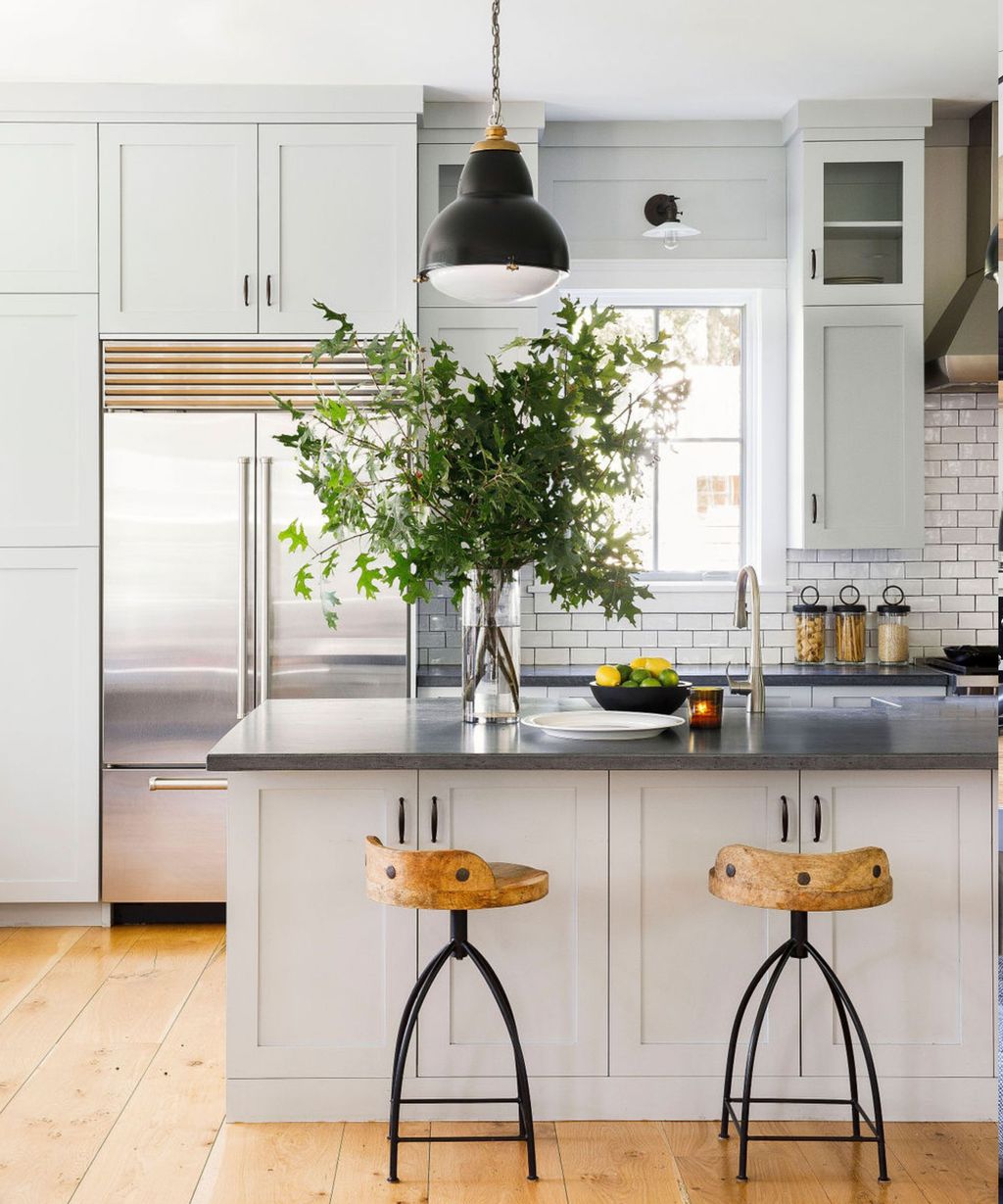 White modern farmhouse kitchen ideas: 10 ways to achieve a bright and ...