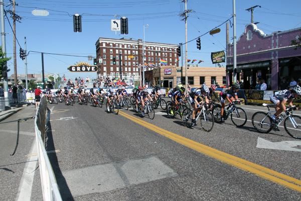 The women round turn three