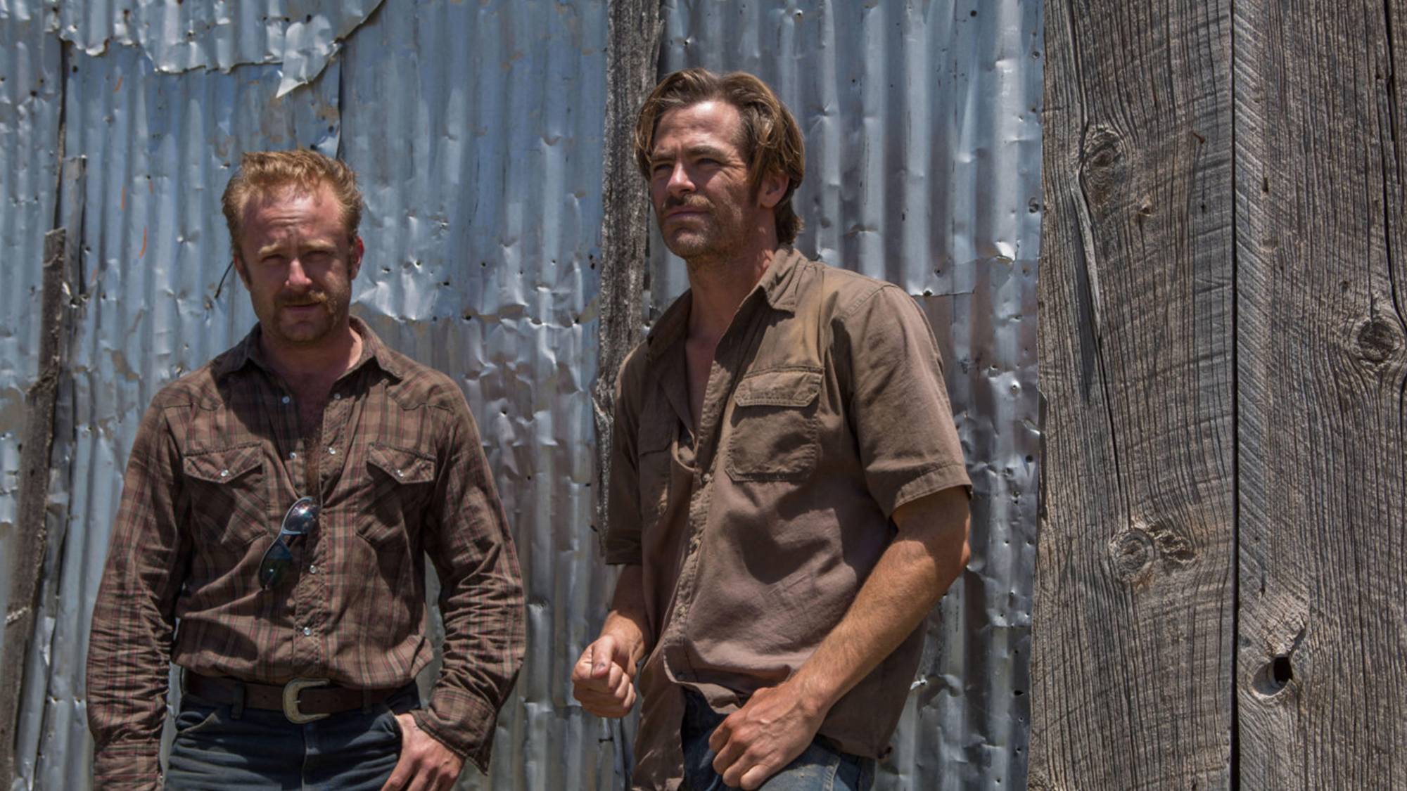 (L-R) Ben Foster as Tanner Howard and Chris Pine as Toby Howard in "Hell or High Water"