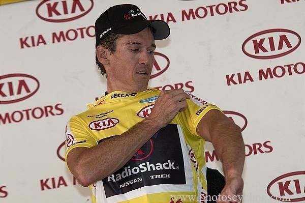 Robbie McEwen (RadioShack) in yellow.