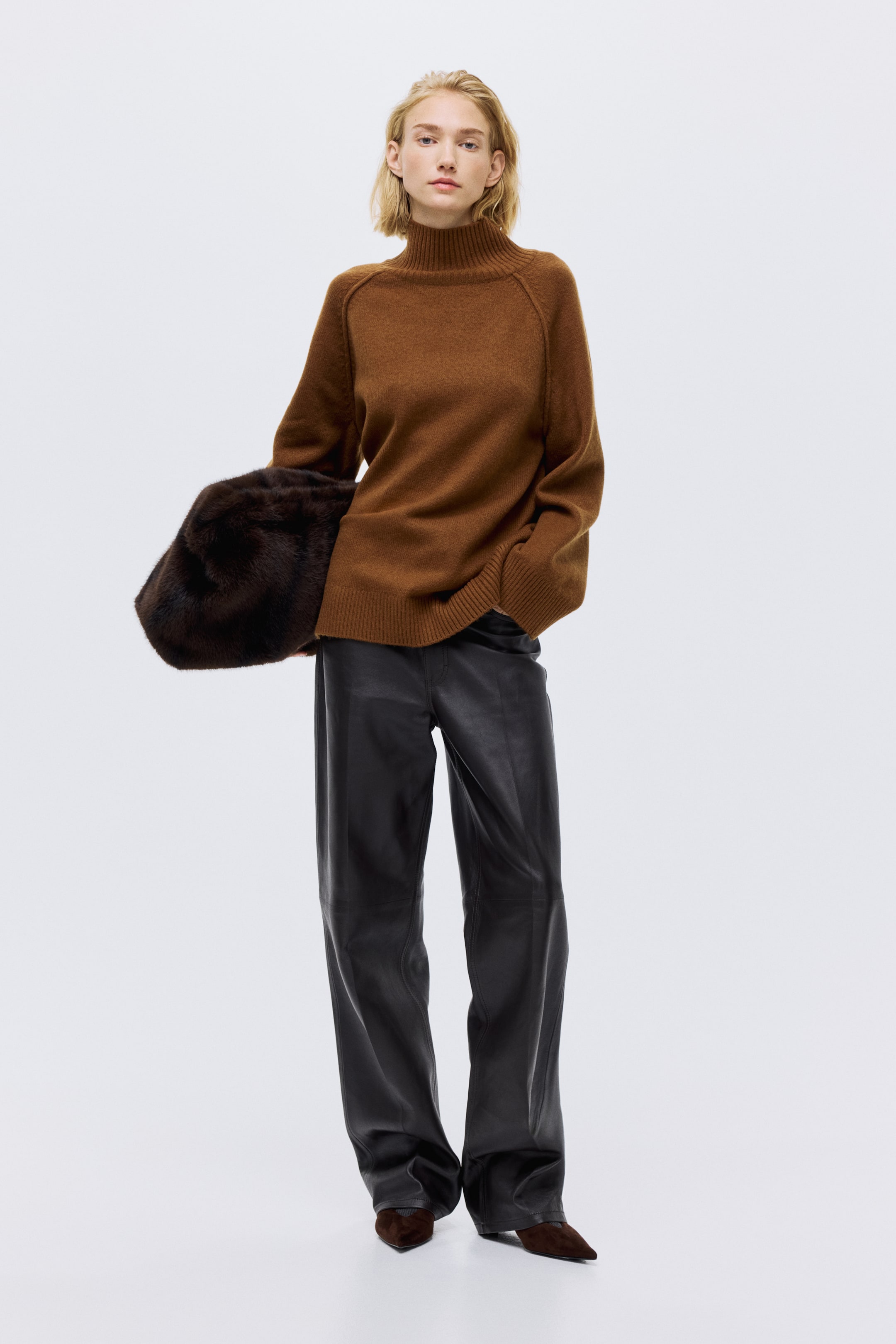 Oversized Mock-Turtleneck Sweater - Brown