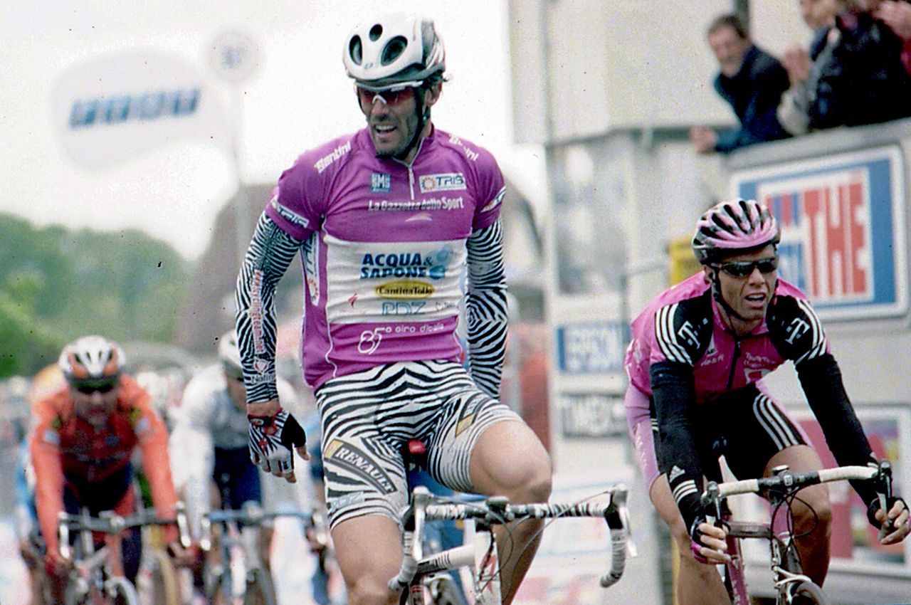 Cipollini was finding it easy in 2002, beating Danilo Hondo here