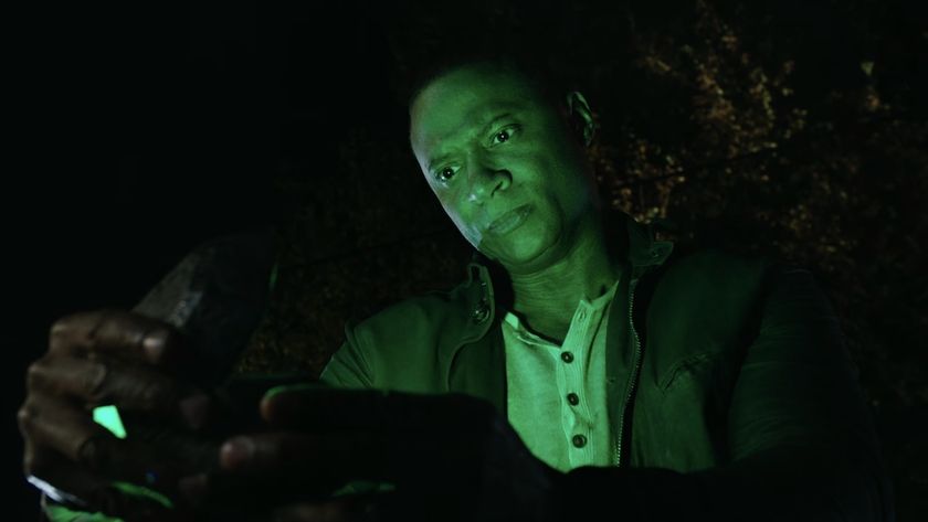 David Ramsey&#039;s John Diggle opening up glowing green box in the Arrow series finale