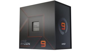 Un emballage AMD Ryzen 9 7950X sur fond blanc.