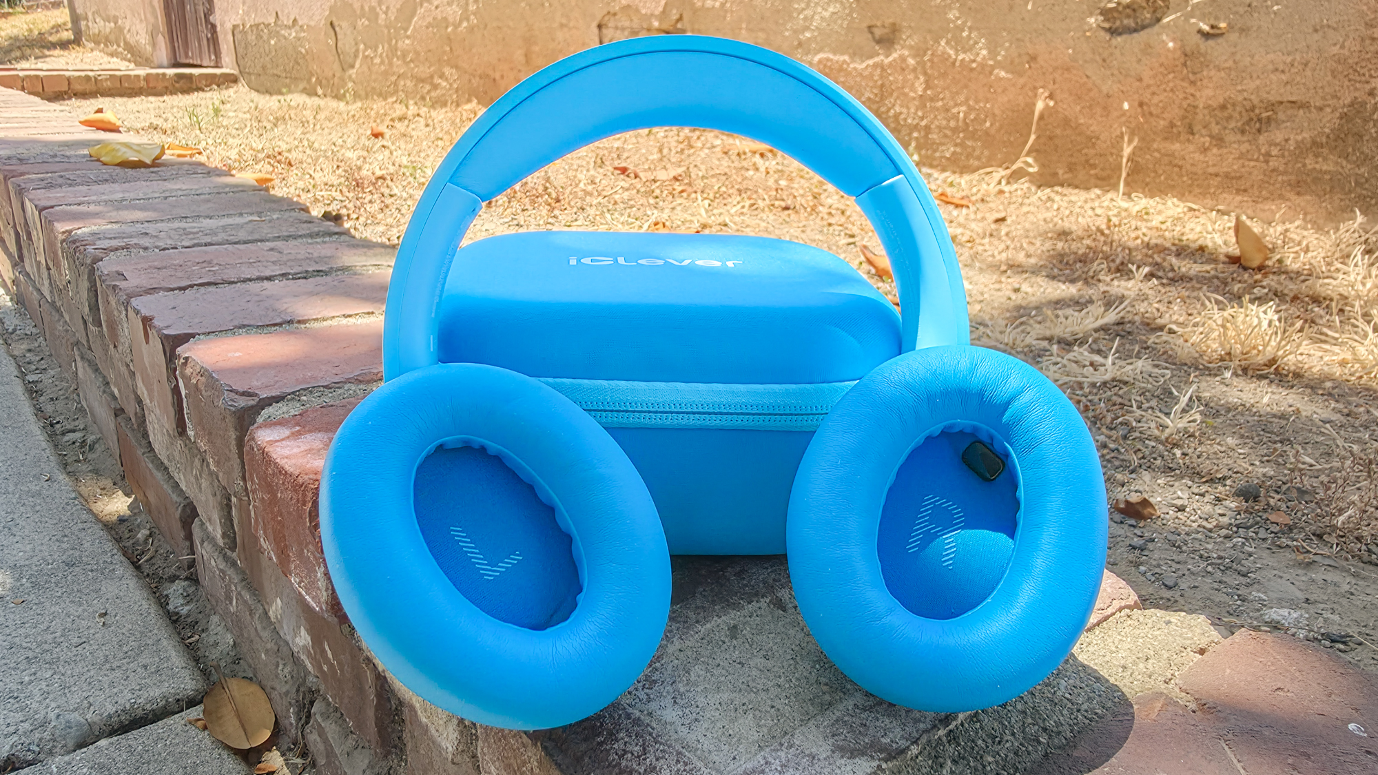 iClever Q950 kid headphones