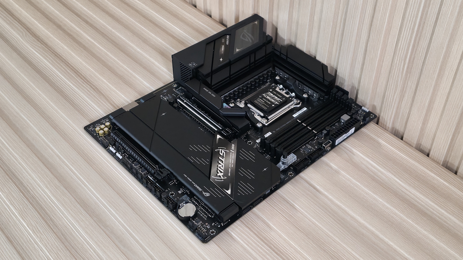 Asus ROG Strix B850-F Gaming Wifi Neo - Board images