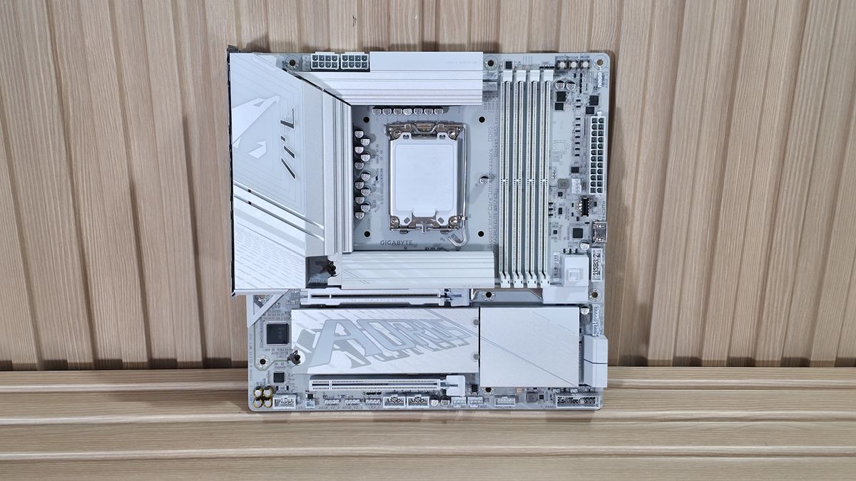 Gigabyte Z890M Aorus Elite Wifi7 Ice - Board images
