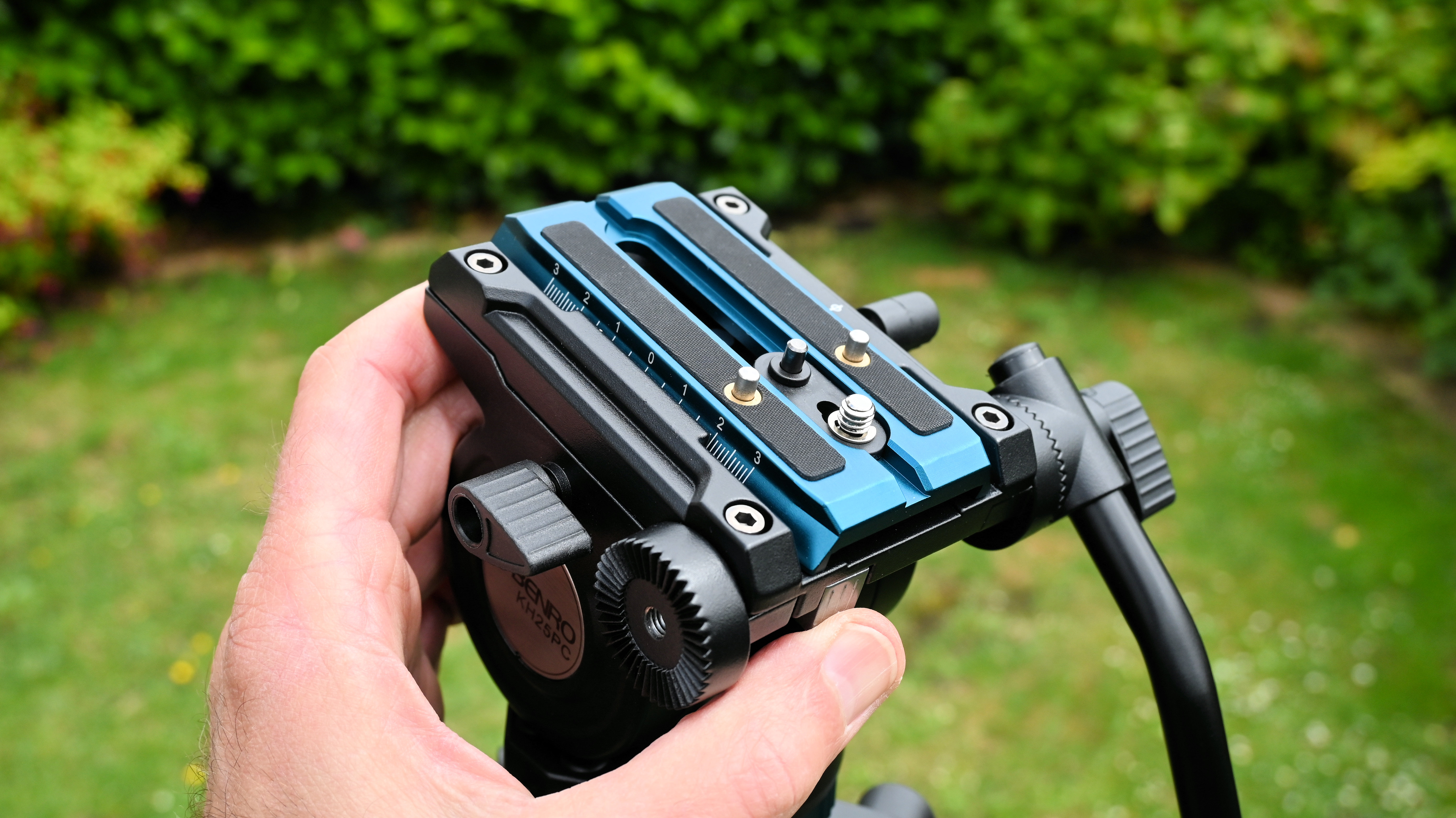 Benro A572LLKH Lightning Lock Aluminum Video Tripod Kit
