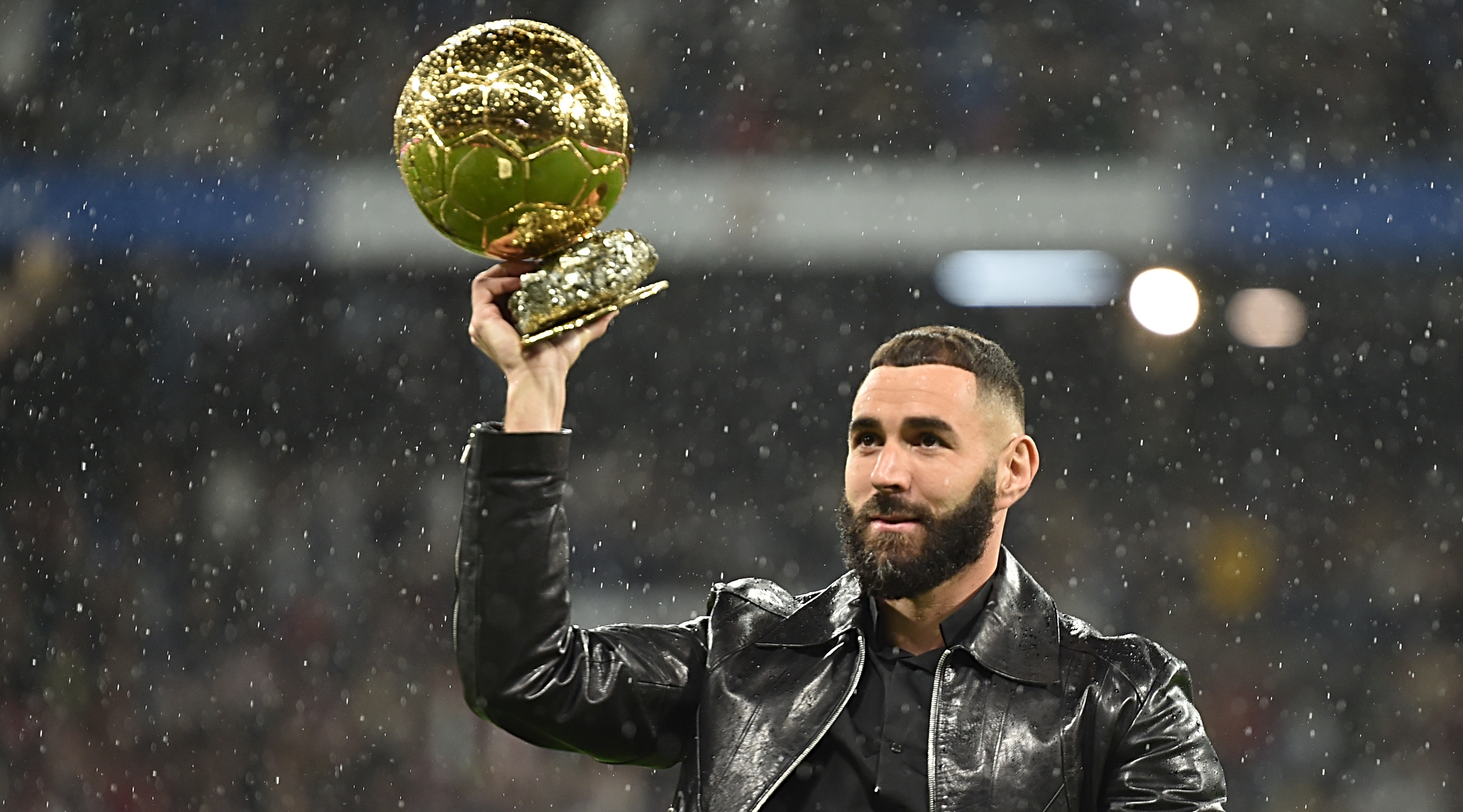 MADRID, SPAIN - OCTOBER 22: Karim Benzema of Real Madrid holds the Ballon d''Or award before the LaLiga Santander match between Real Madrid CF and Sevilla FC at Estadio Santiago Bernabeu on October 22, 2022 in Madrid, Spain. (Photo by Denis Doyle/Getty Images)