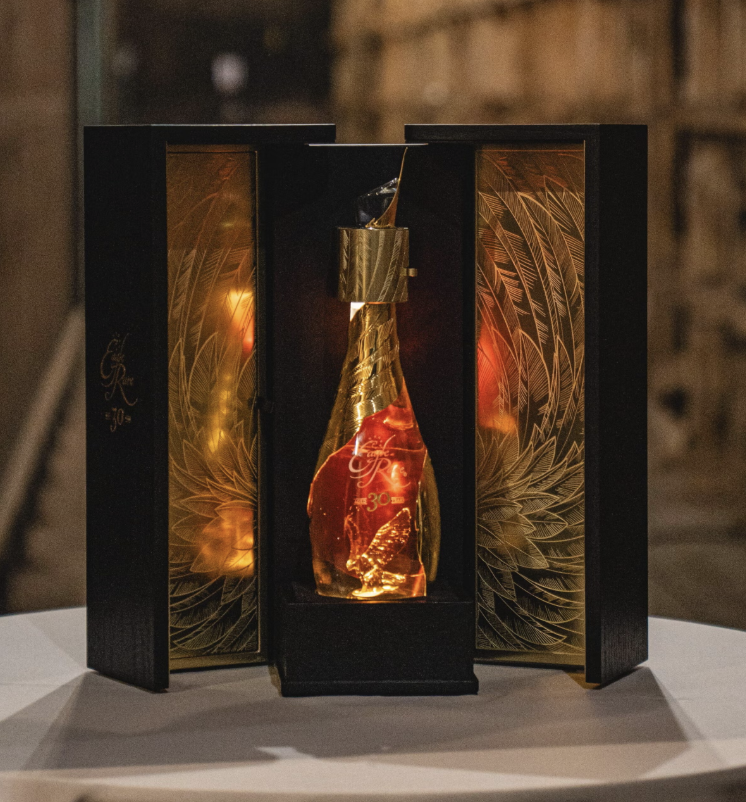 an image of the eagle rare 30 bottle and case