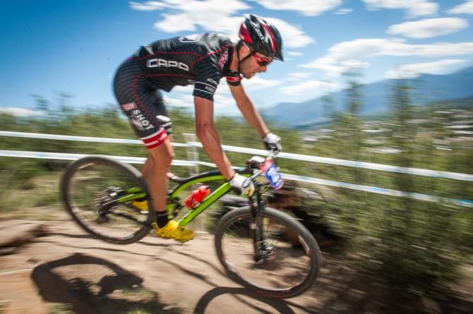 Troy Wells (Clif Bar) tears down the technical descent during the second lap of the elite men's race.