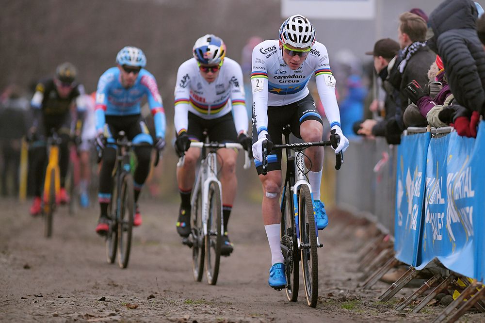 Mathieu van der Poel leads the way at 2018 Azencross