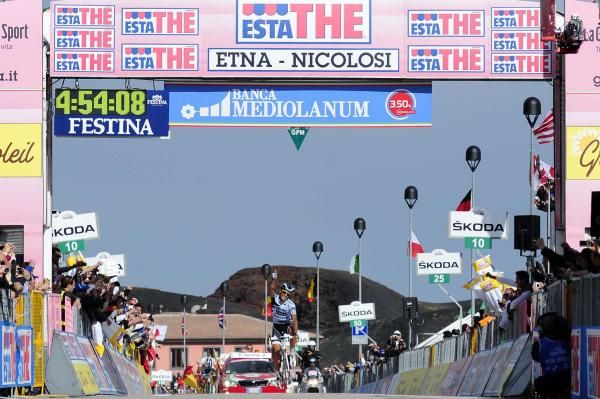 Alberto Contador (Saxo Bank Sungard) races to victory