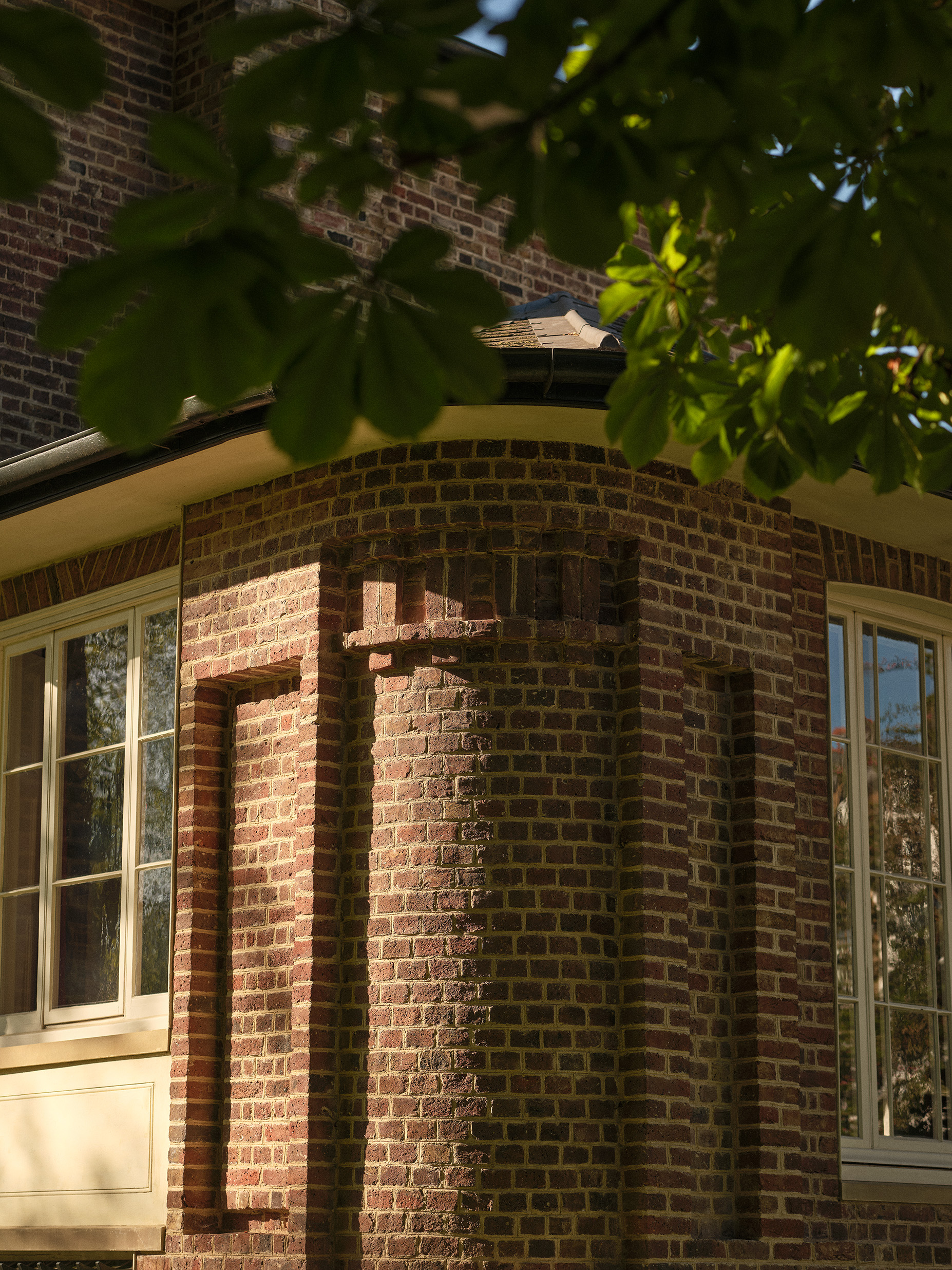 exterior of sandycombe lodge brickwork