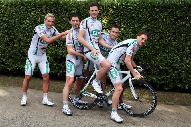 Alessandro Petacchi (LPR Brake) having a bit of fun with his teammates