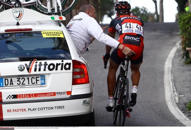 Philippe Gilbert (BMC) had to change bikes