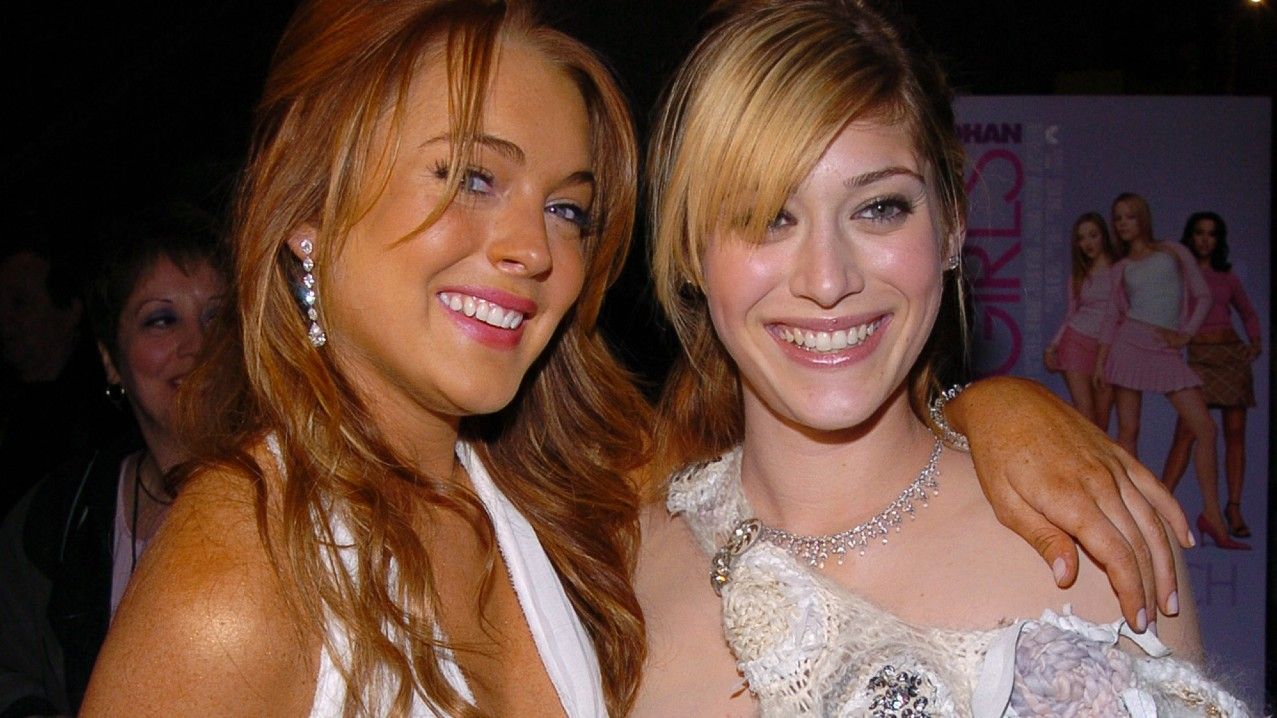 Lindsay Lohan and Lizzy Caplan 