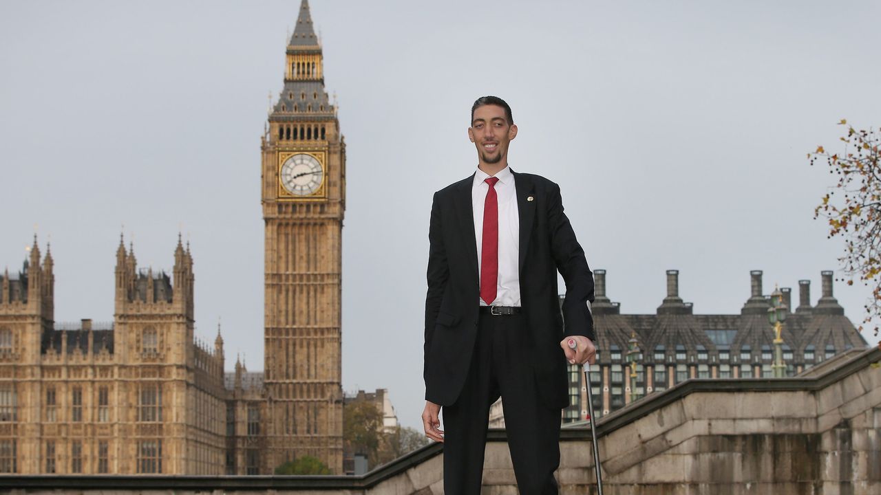 Tallest man in the world Sultan Kosen