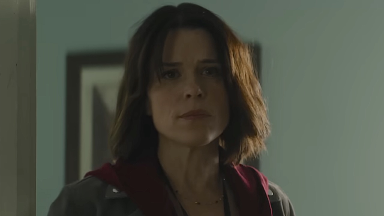 Sydney standing in doorway in Scream 7