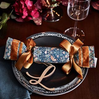 Christmas place setting with cracker