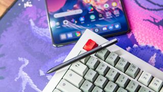 Oppo Pen on OnePlus keyboard with OnePlus Open in the background