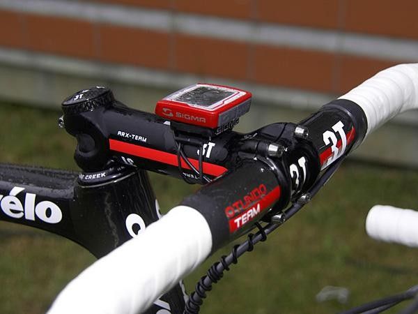 New sponsor 3T supplies Schleck with its Arx Team stem and Rotundo Team carbon bars.