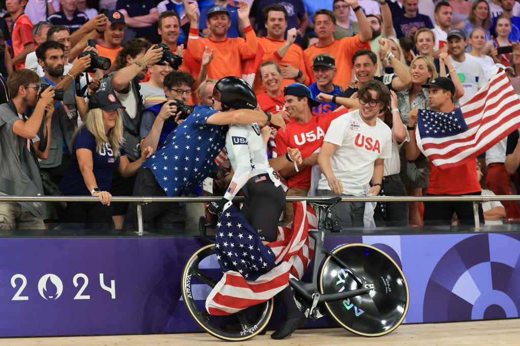 valente celebrates winning the women's track cycling omnium event after the points race of the Paris 2024 Olympic Games at the Saint-Quentin-en-Yvelines National Velodrome in Montigny-le-Bretonneux, south-west of Paris, on August 11, 2024. (Photo by Emmanuel DUNAND / AFP)