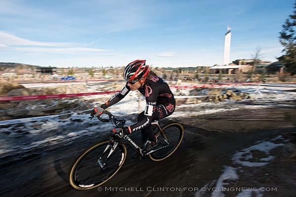 Katie Compton (Planet Bike) leads right from the start
